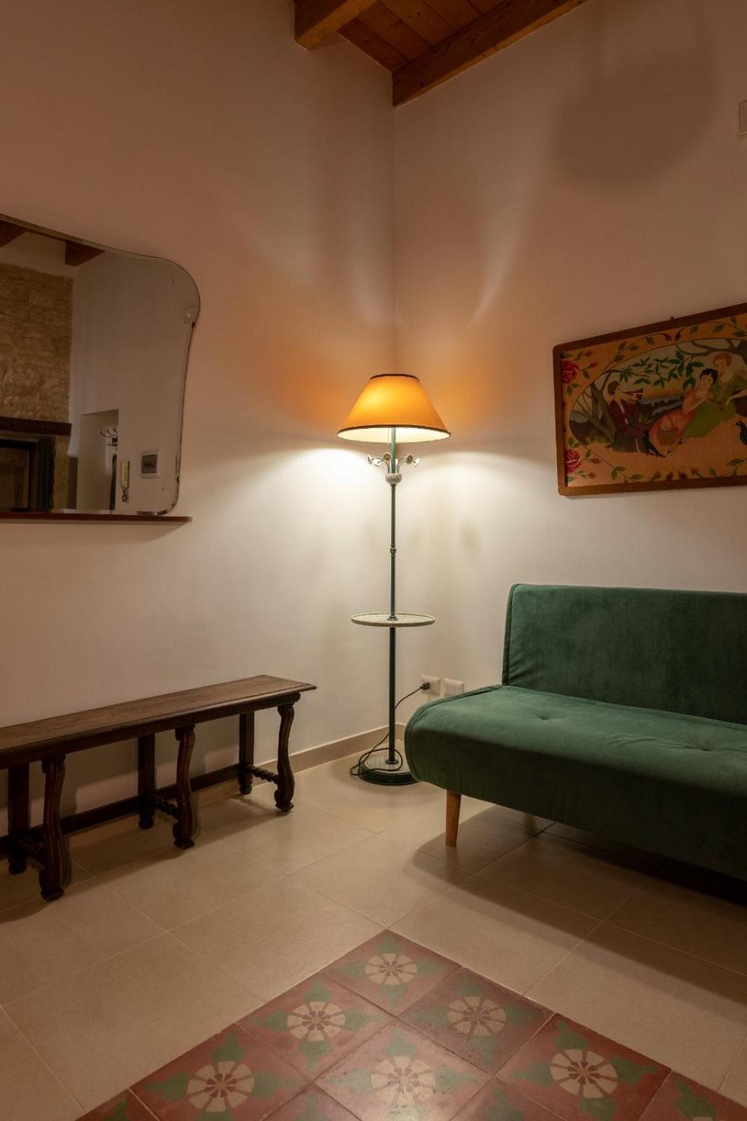 Palazzo Rizzi Dimora Dei Templari Hotell Bitetto Exteriör bild