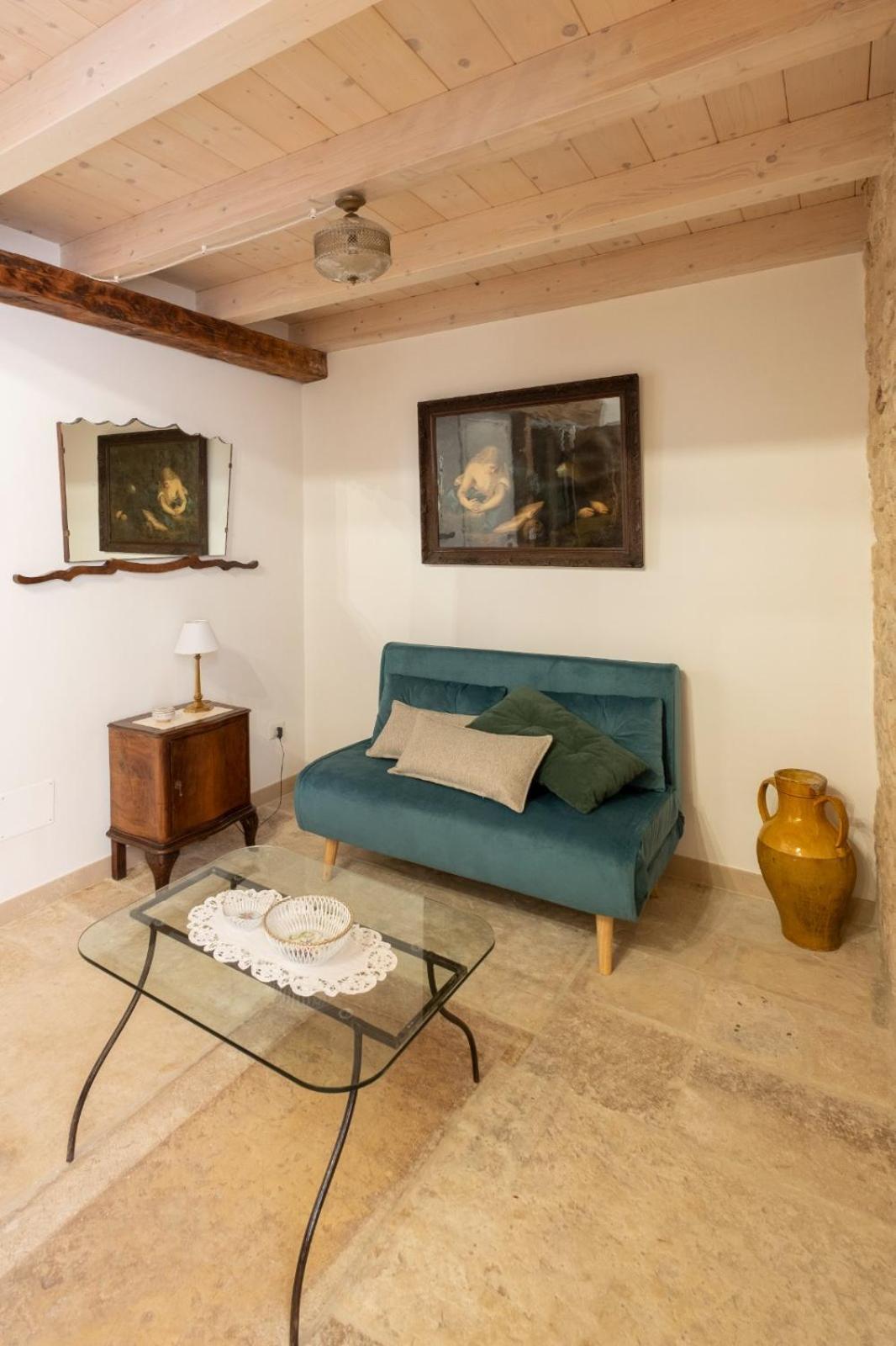 Palazzo Rizzi Dimora Dei Templari Hotell Bitetto Exteriör bild