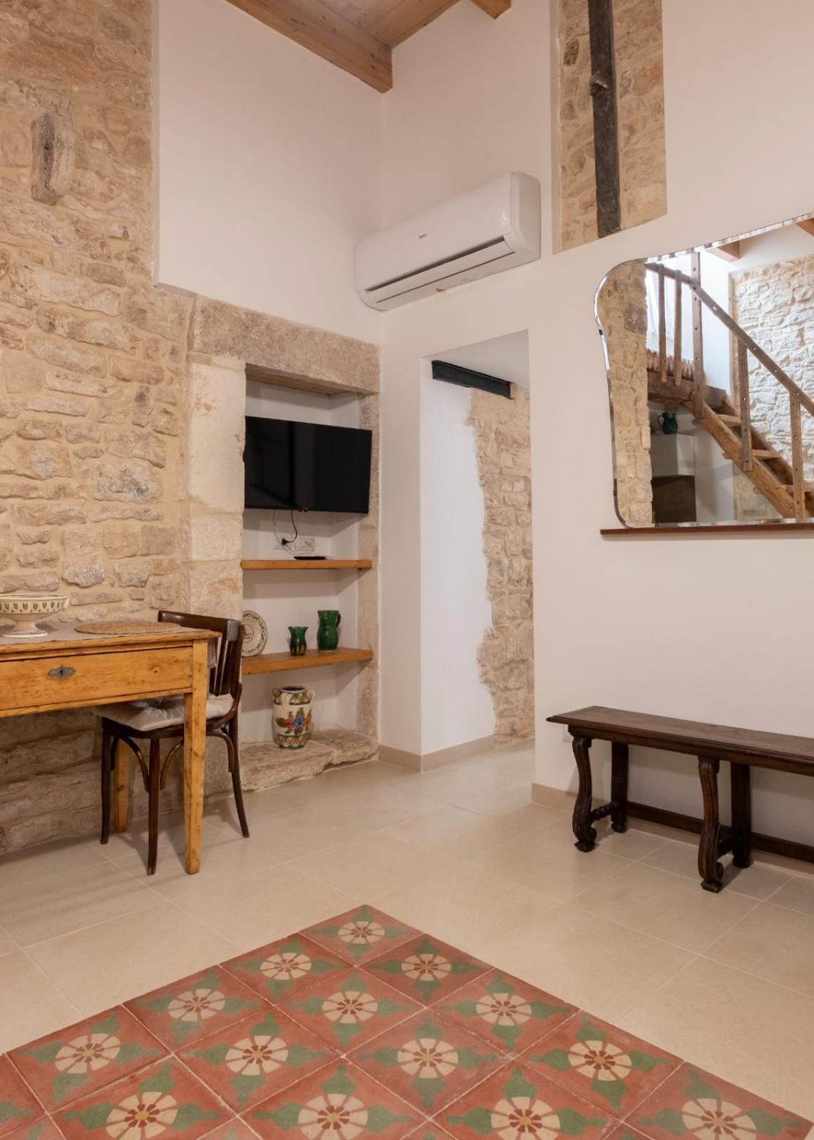 Palazzo Rizzi Dimora Dei Templari Hotell Bitetto Exteriör bild