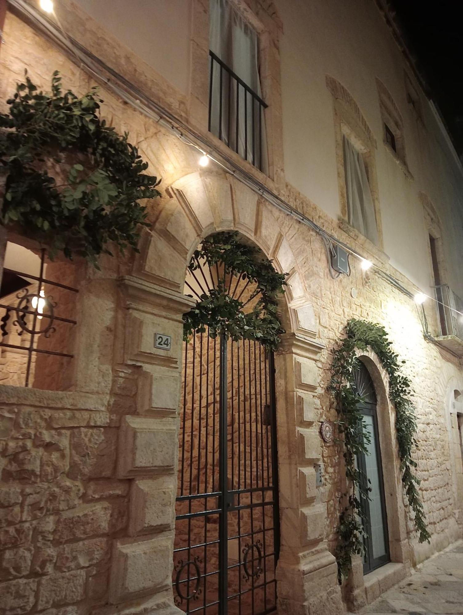 Palazzo Rizzi Dimora Dei Templari Hotell Bitetto Exteriör bild